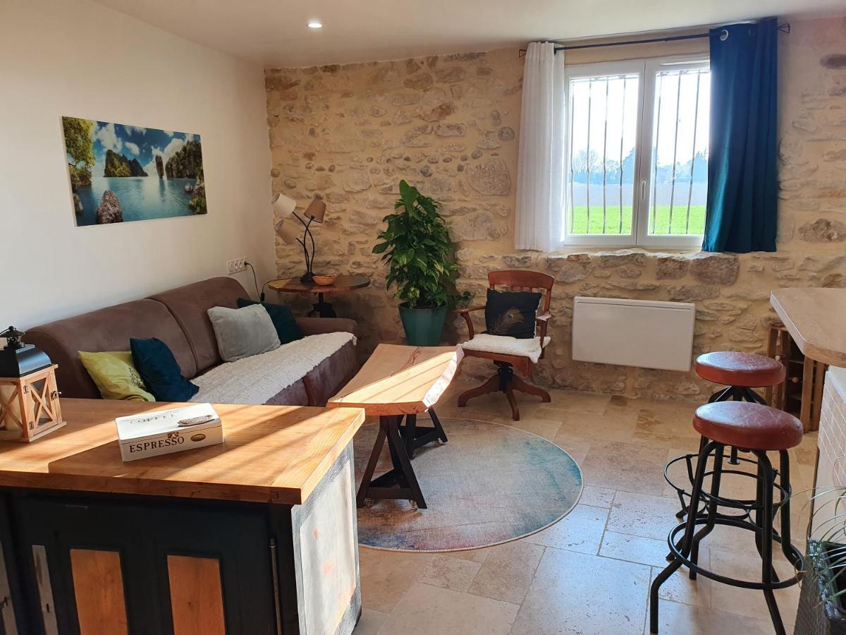 Maison Au Calme En Campagne Climatisee Apartment Caderousse